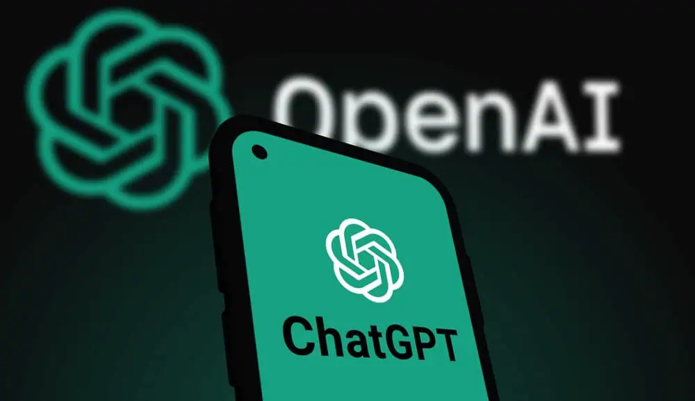 Uno smartphone mostra il logo GPT-4.1 ChatGPT, con il logo OpenAI sfocato sullo sfondo.