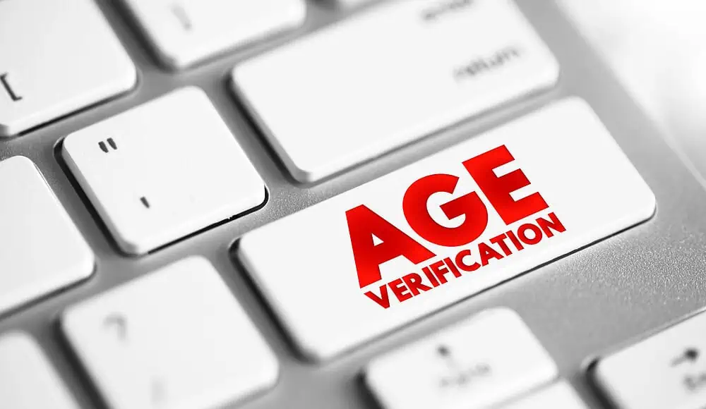 Primo piano di una tastiera con il tasto 