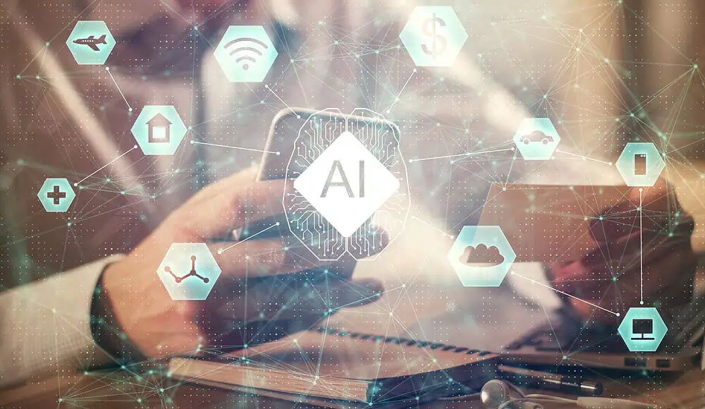 Una persona utilizza uno smartphone con icone AI e simboli tecnologici sovrapposti, che rappresentano l'impatto dell'intelligenza artificiale sulle interazioni mobili di tutti i giorni.