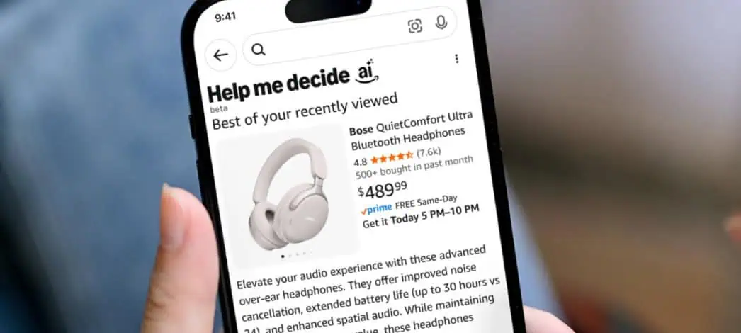 Lo schermo di un telefono visualizza le cuffie Bose QuietComfort Ultra sull'app per gli acquisti di Amazon.