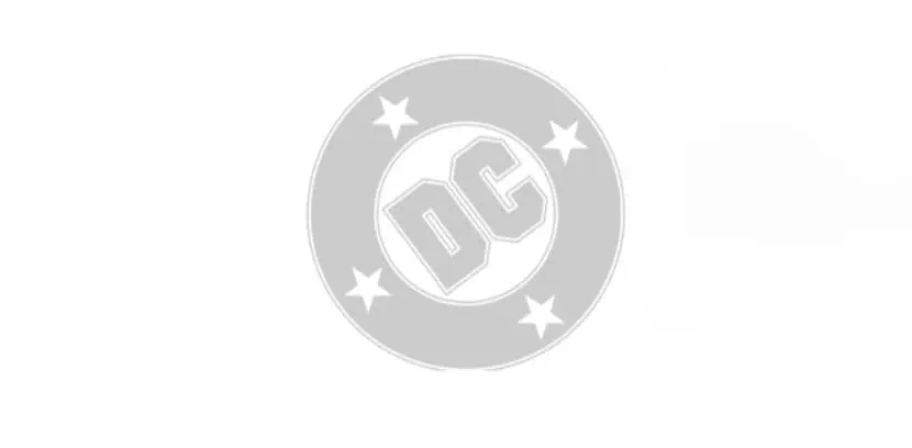 Logo DC Comics grigio con stelle in un cerchio, centrato su sfondo bianco.