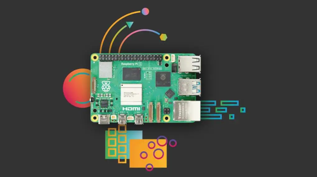 Una scheda Raspberry Pi 3B+ su uno sfondo scuro con forme geometriche colorate intorno, che illustra l'innovazione che ha portato all'avanzato Raspberry Pi 5.